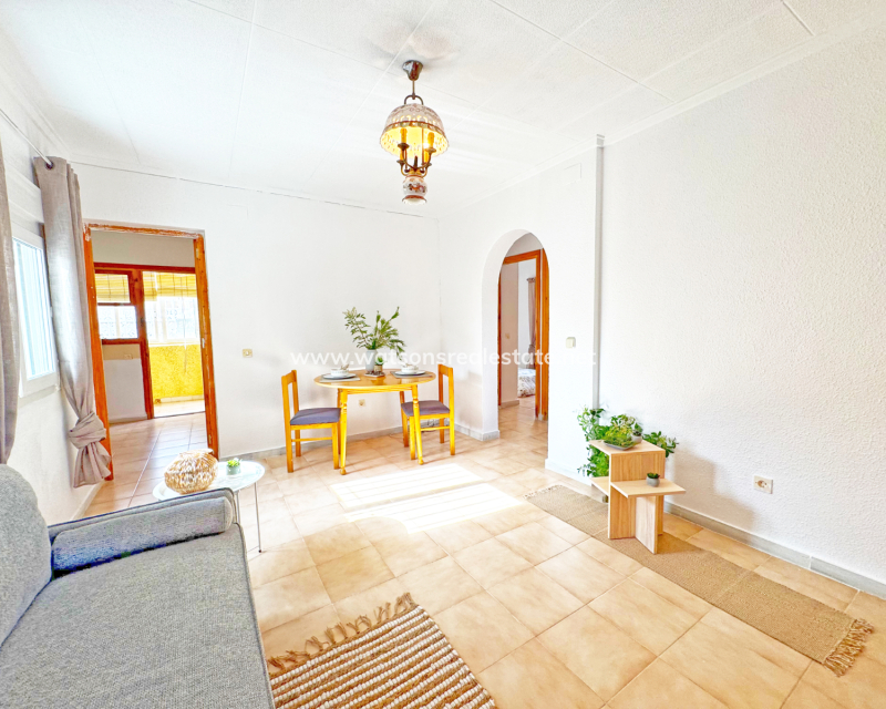 Resale - Detached - Urb. La Marina