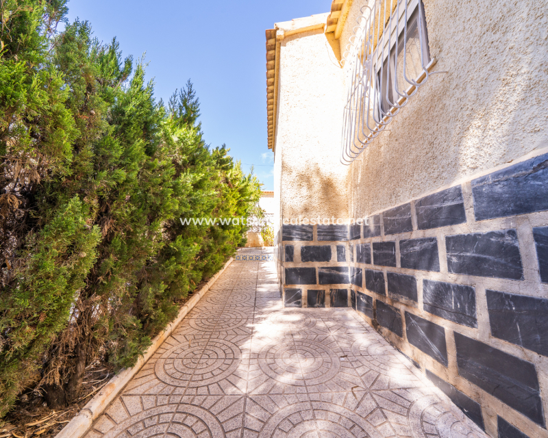 Resale - Detached - Urb. La Marina