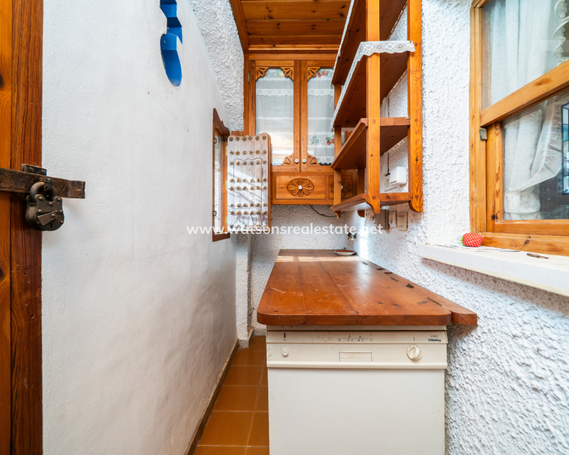 Resale - Detached - Urb. La Marina