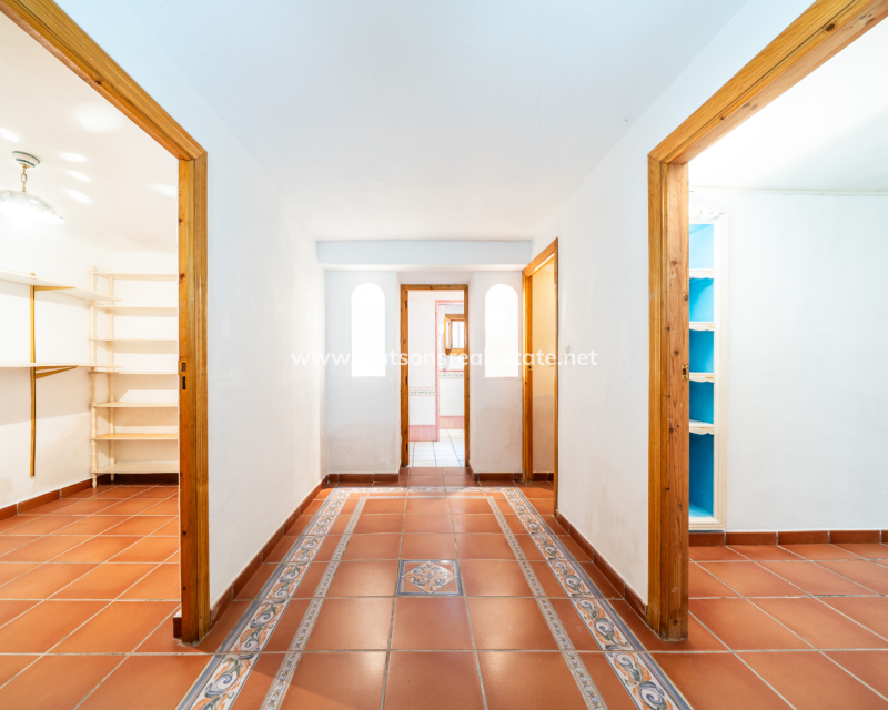 Resale - Detached - Urb. La Marina