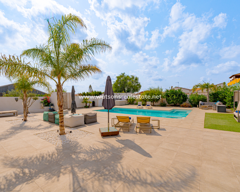 Resale - Detached - Urb. La Marina