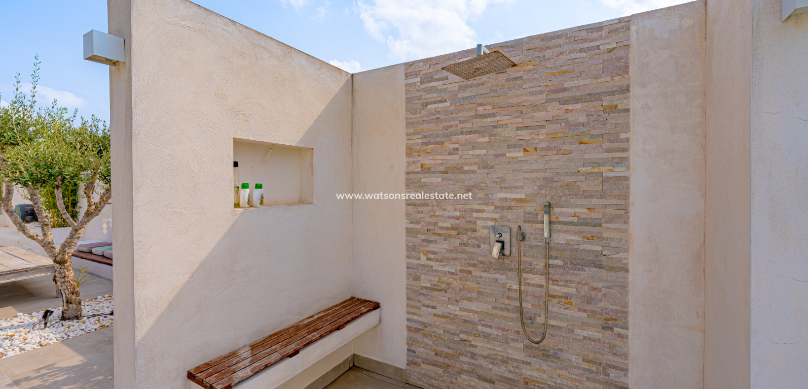 Resale - Detached - Urb. La Marina