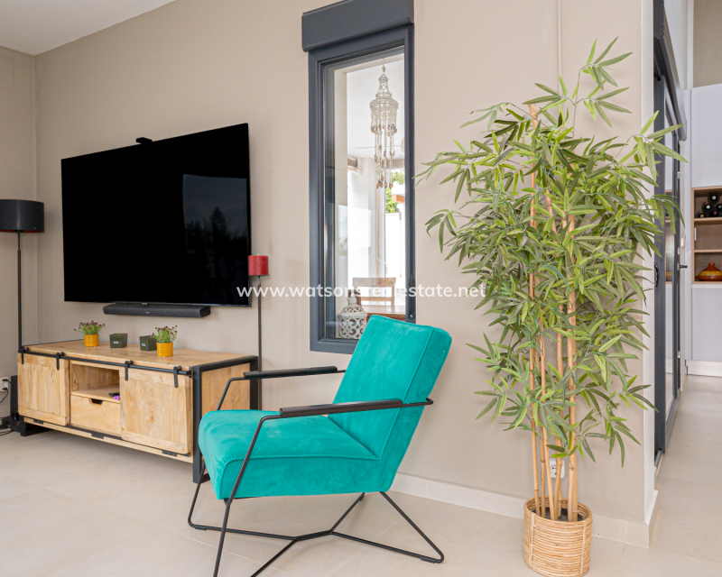 Resale - Detached - Urb. La Marina