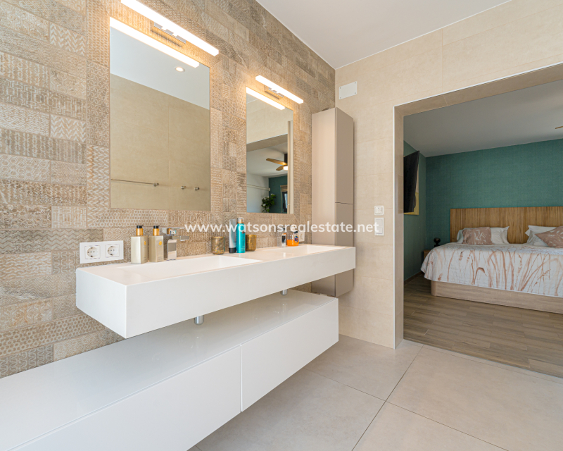 Resale - Detached - Urb. La Marina