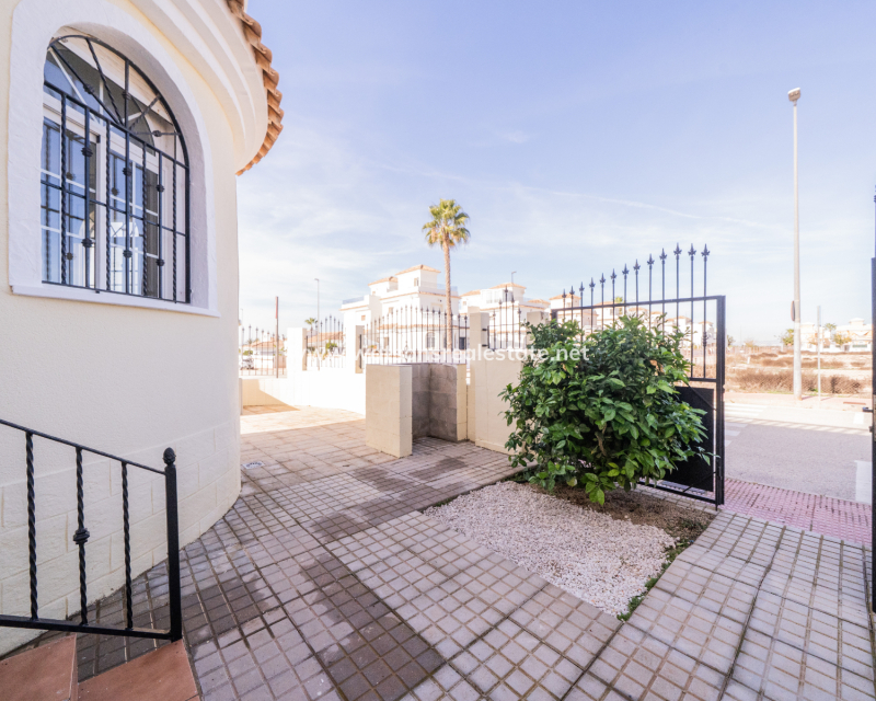 Resale - Detached - Urb. La Marina