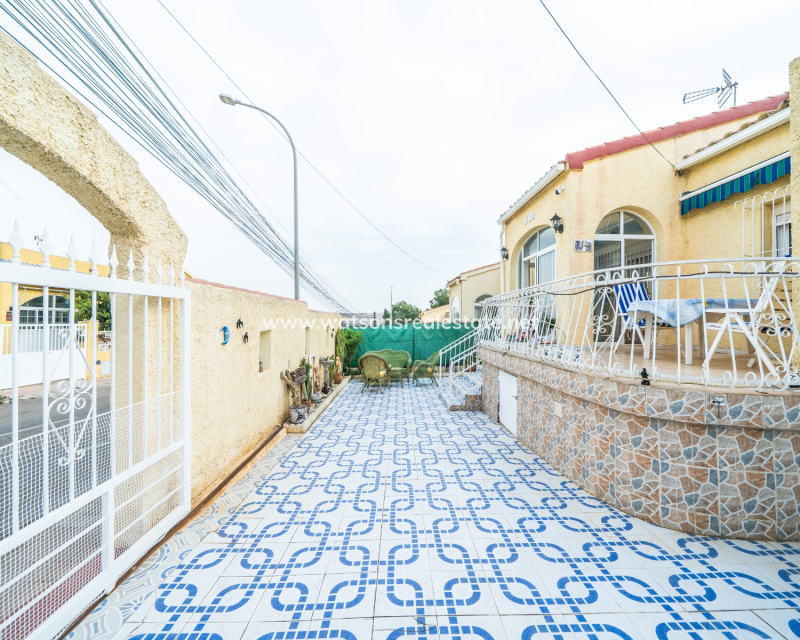 Resale - Detached - Urb. La Marina