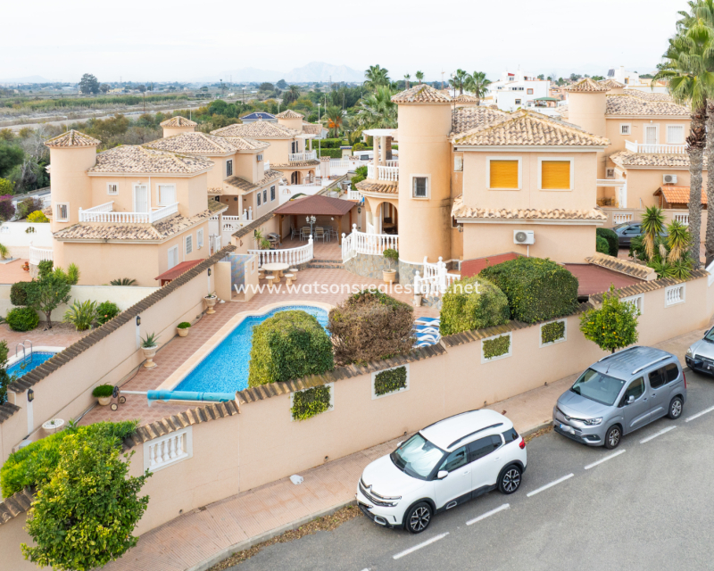 Resale - Detached - Urb. La Marina