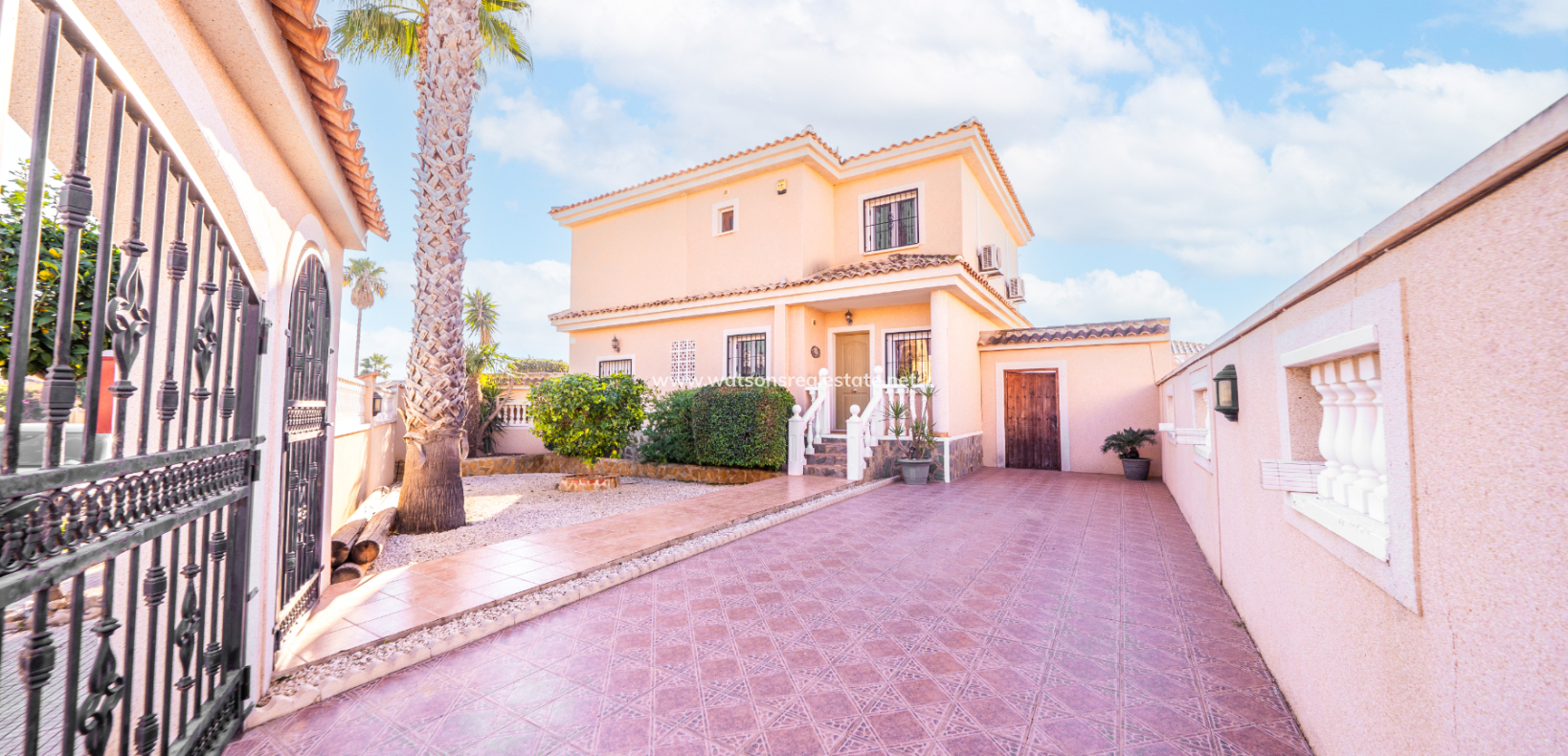 Resale - Detached - Urb. La Marina