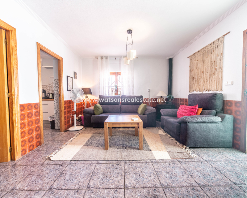 Resale - Detached - Urb. La Marina