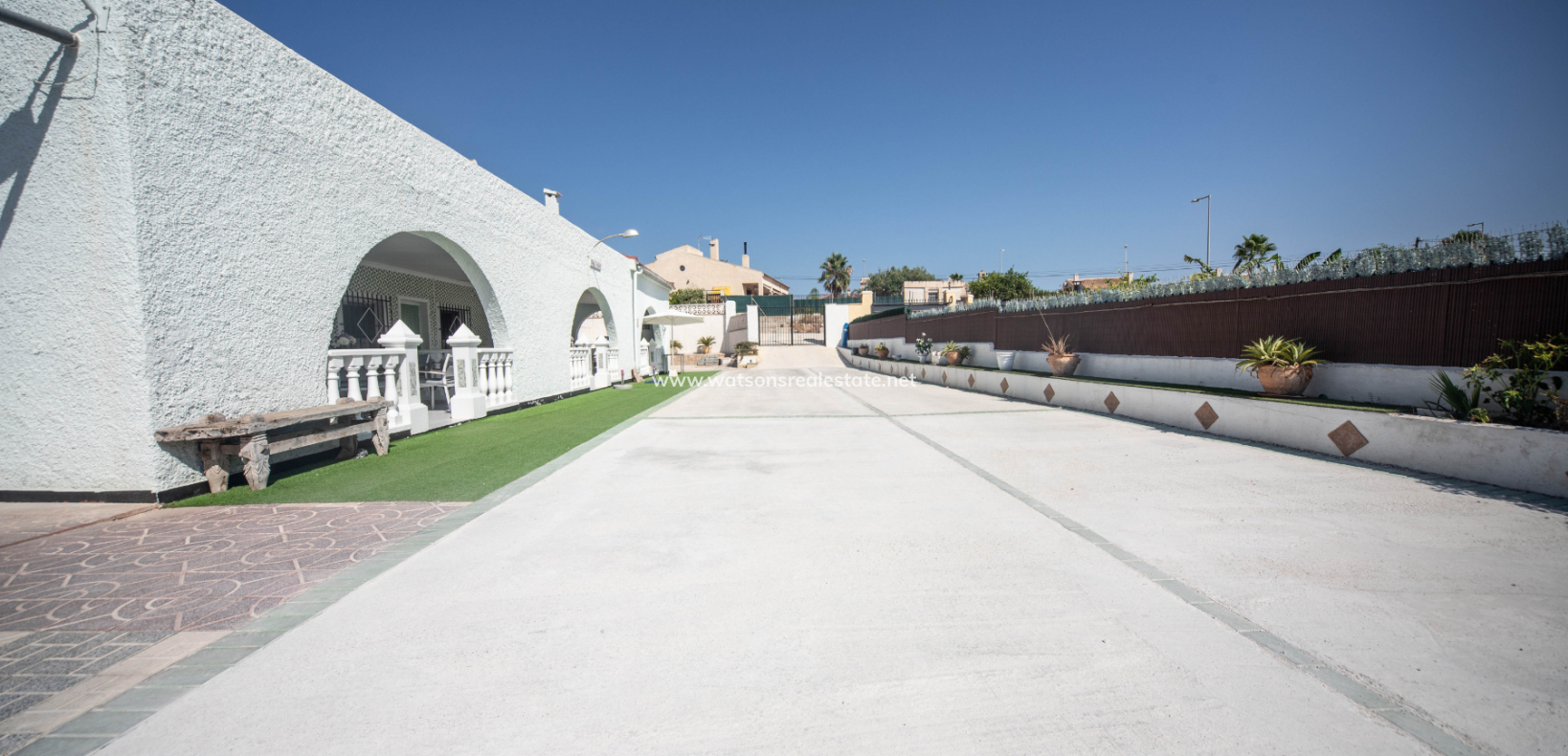 Resale - Detached - Urb. La Marina