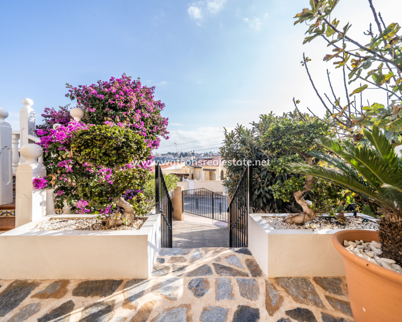 Resale - Detached - Urb. La Marina