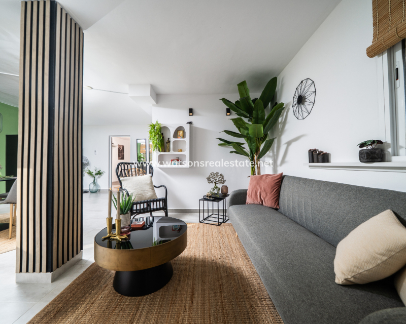 Resale - Detached - Urb. La Marina