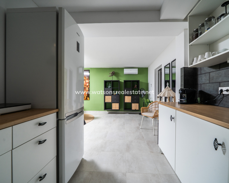 Resale - Detached - Urb. La Marina