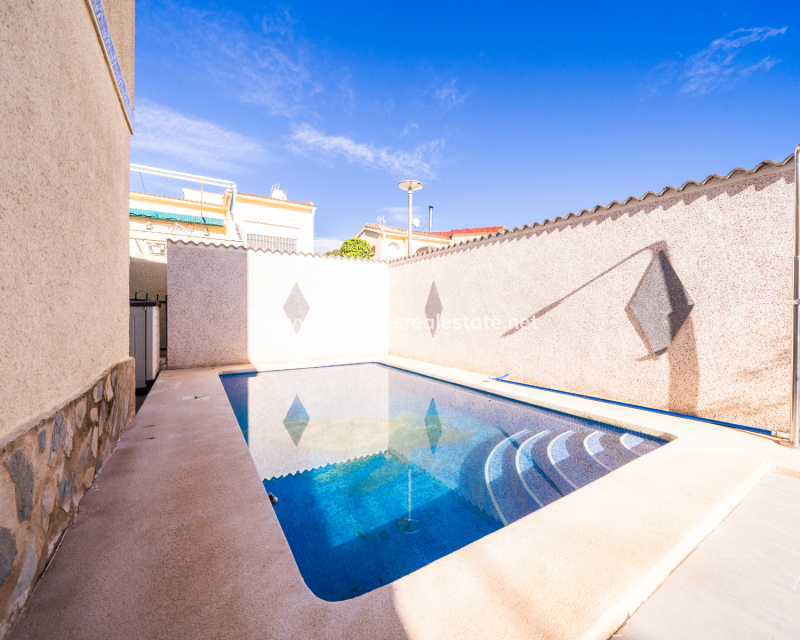 Resale - Detached - Urb. La Marina