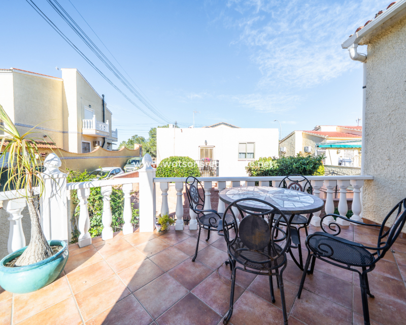 Resale - Detached - Urb. La Marina