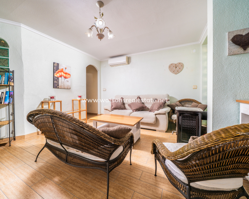 Resale - Detached - Urb. La Marina