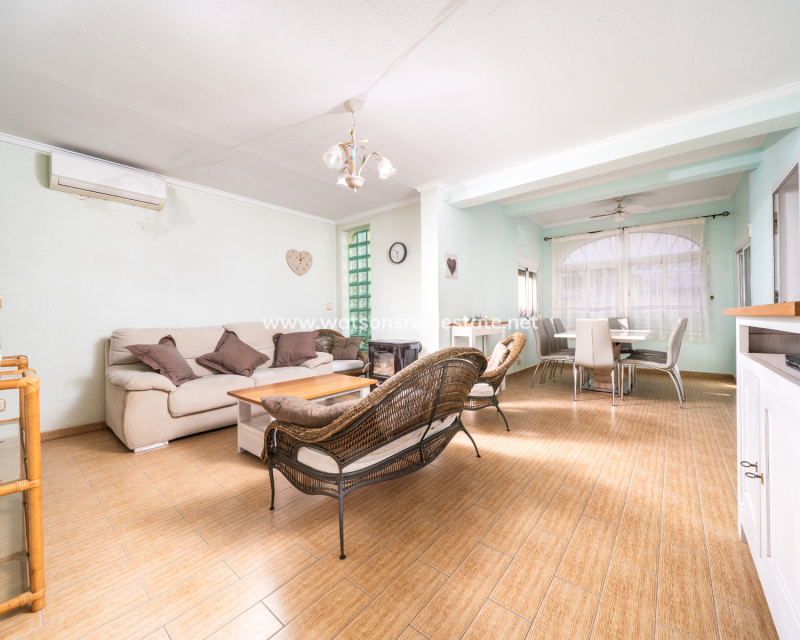 Resale - Detached - Urb. La Marina