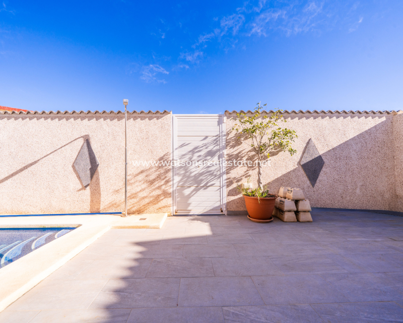 Resale - Detached - Urb. La Marina