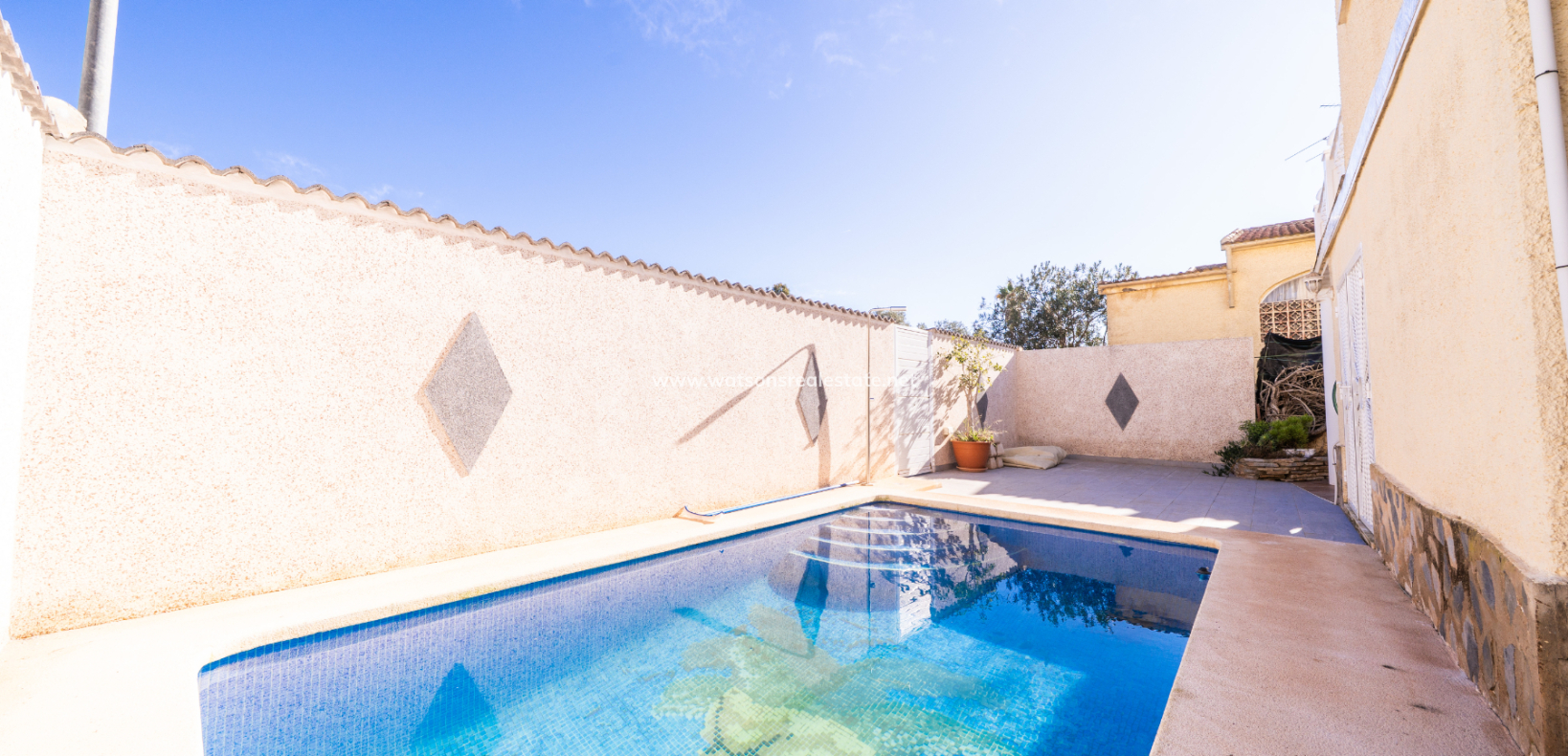 Resale - Detached - Urb. La Marina