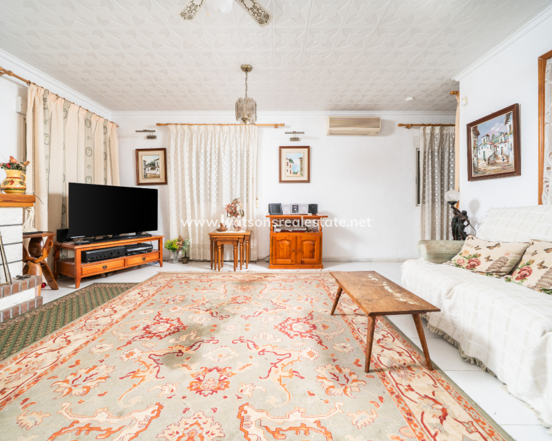 Resale - Detached - Urb. La Marina