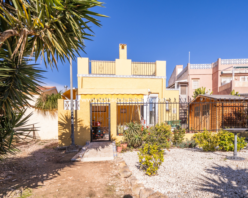 Resale - Detached - Urb. La Marina