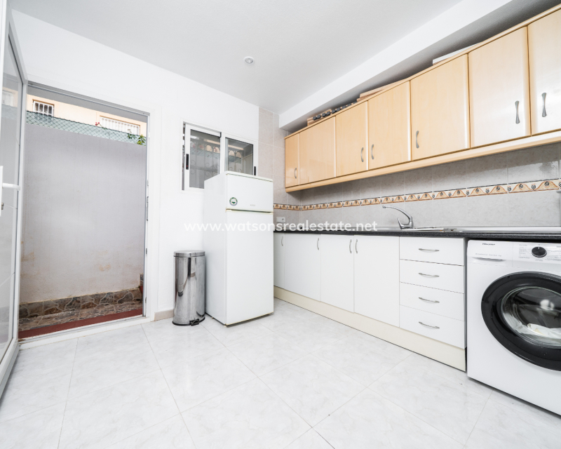 Resale - Detached - Urb. La Marina