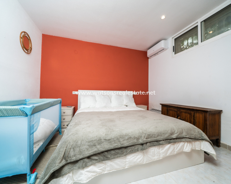 Resale - Detached - Urb. La Marina