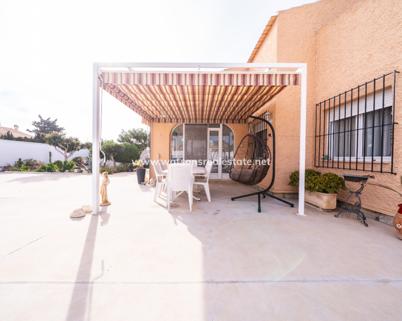 Resale - Detached - Urb. La Marina
