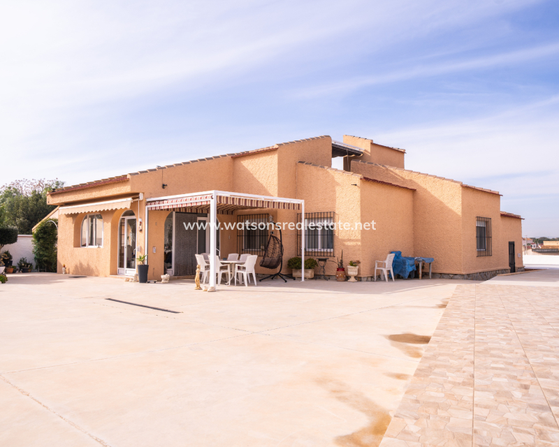 Resale - Detached - Urb. La Marina