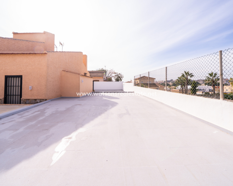 Resale - Detached - Urb. La Marina