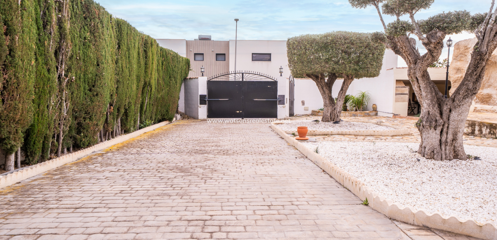 Resale - Detached - Urb. La Marina