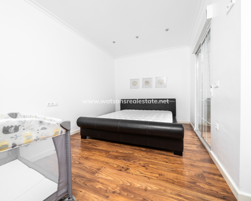 Resale - Detached - Urb. La Marina