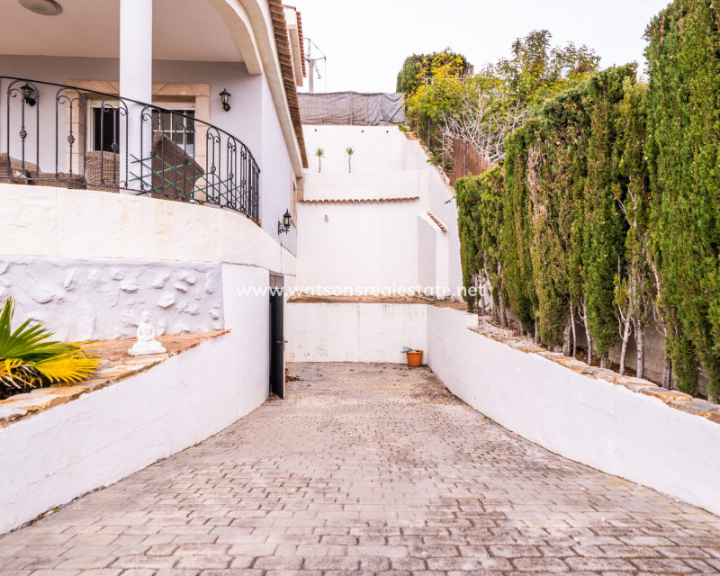 Resale - Detached - Urb. La Marina