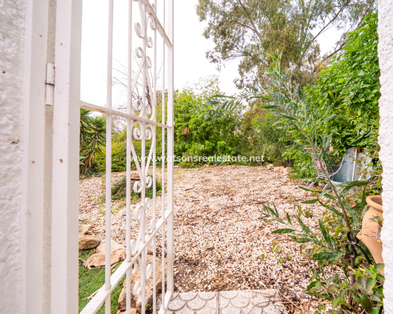 Resale - Detached - Urb. La Marina