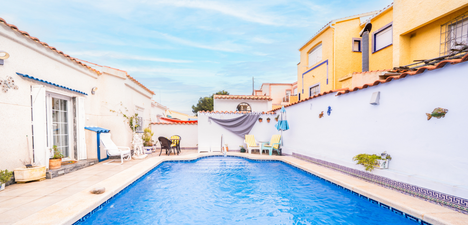 Resale - Detached - Urb. La Marina