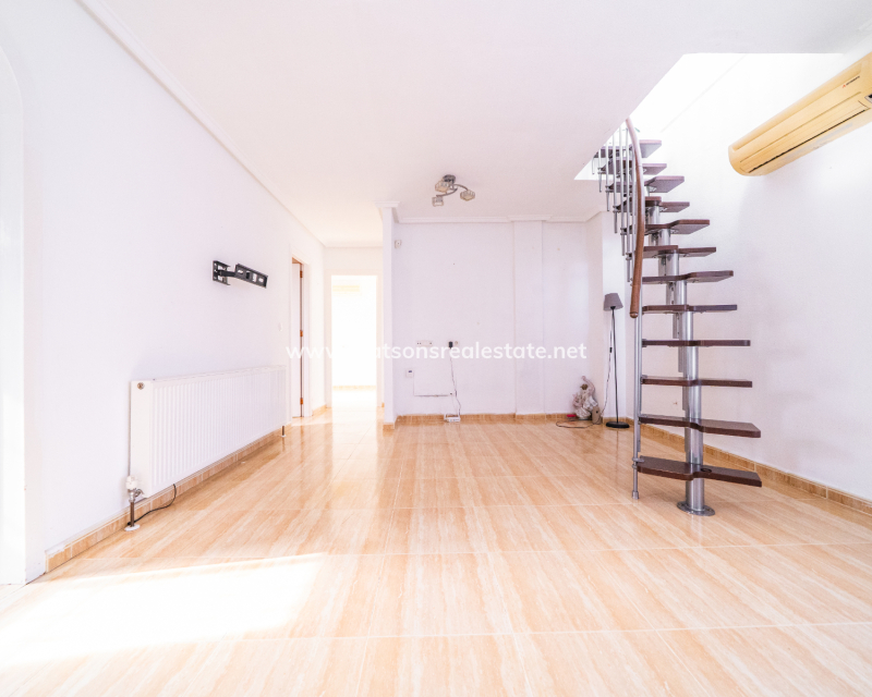 Resale - Detached - Urb. La Marina