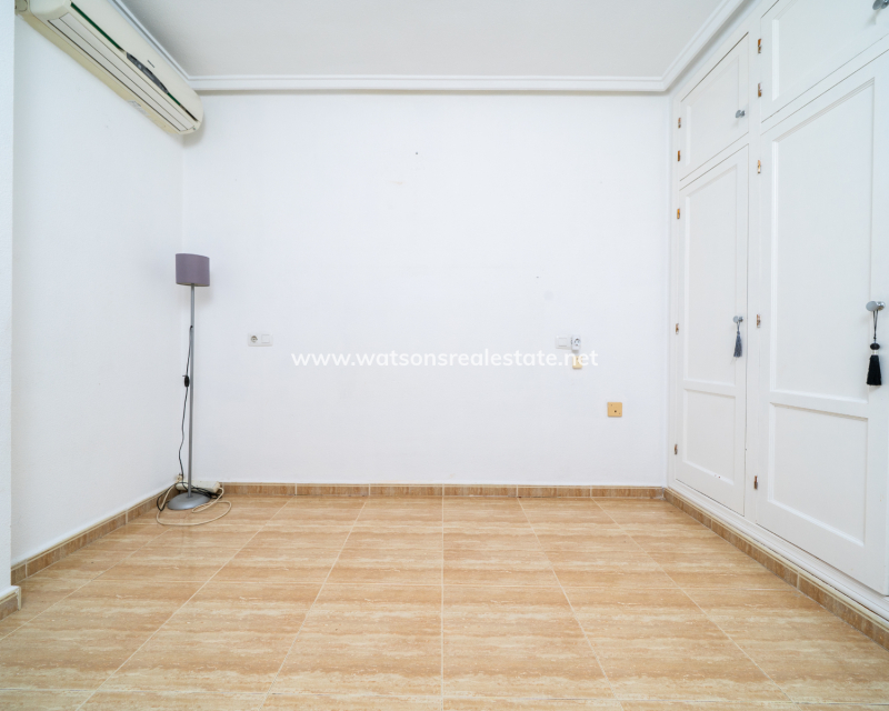 Resale - Detached - Urb. La Marina