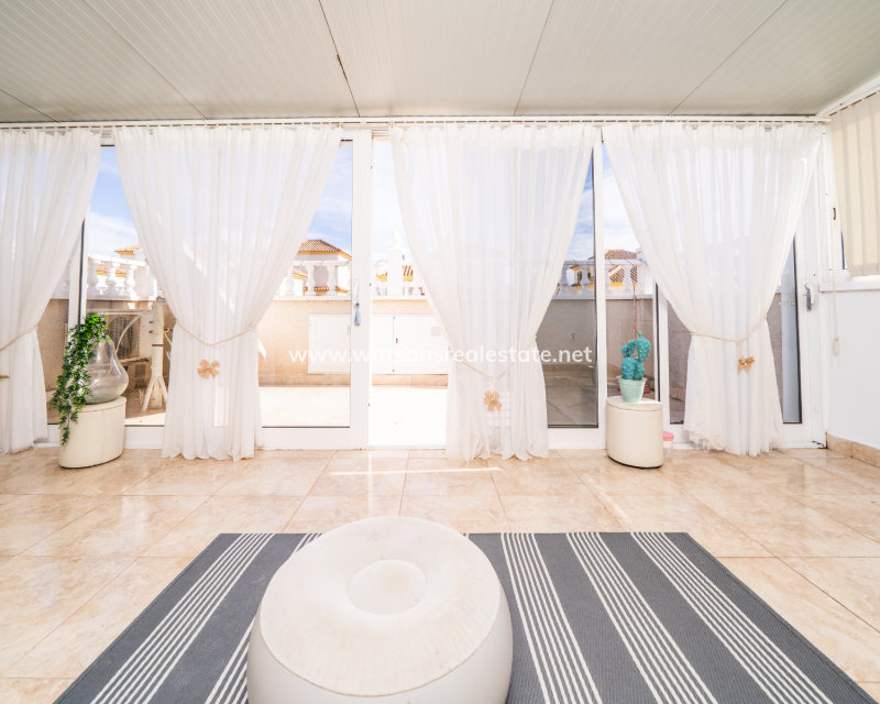 Resale - Detached - Urb. La Marina