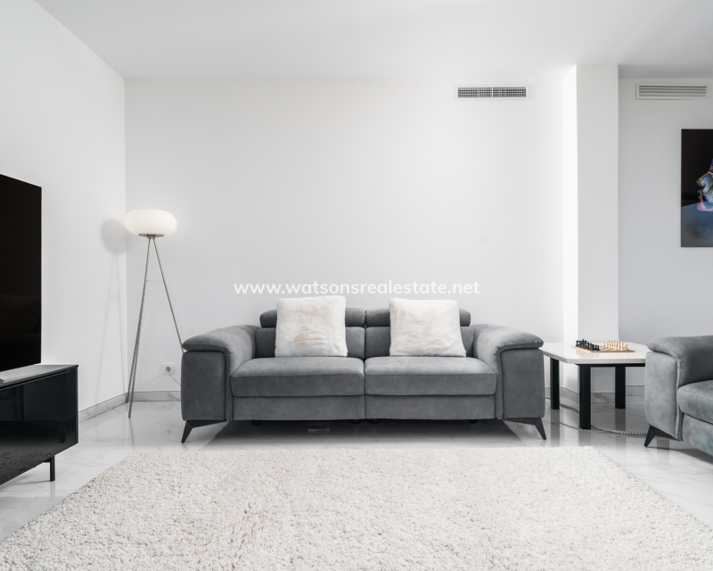 Resale - Detached - Urb. La Marina