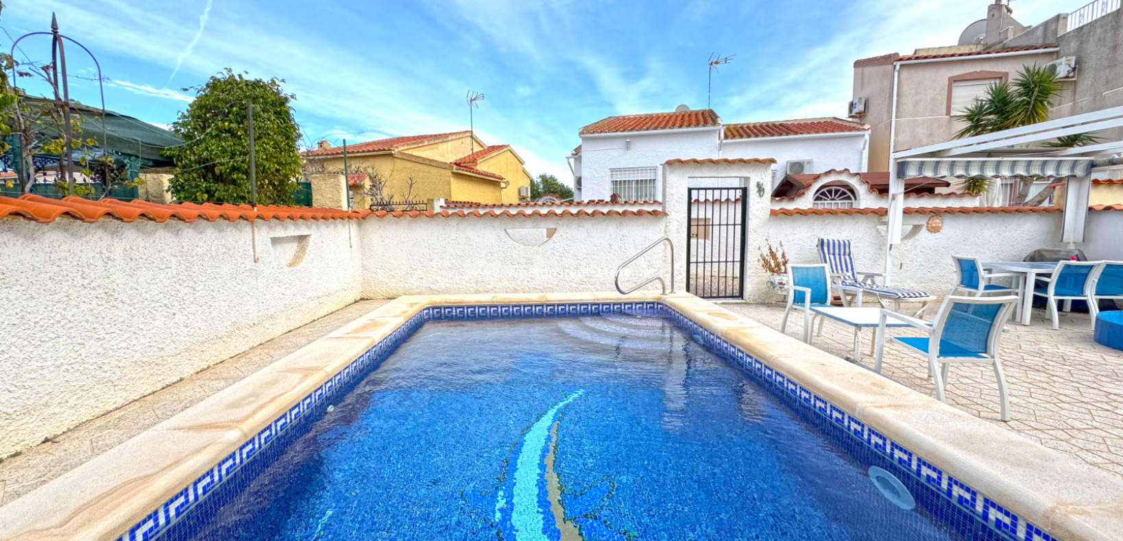 Resale - Detached - Urb. La Marina