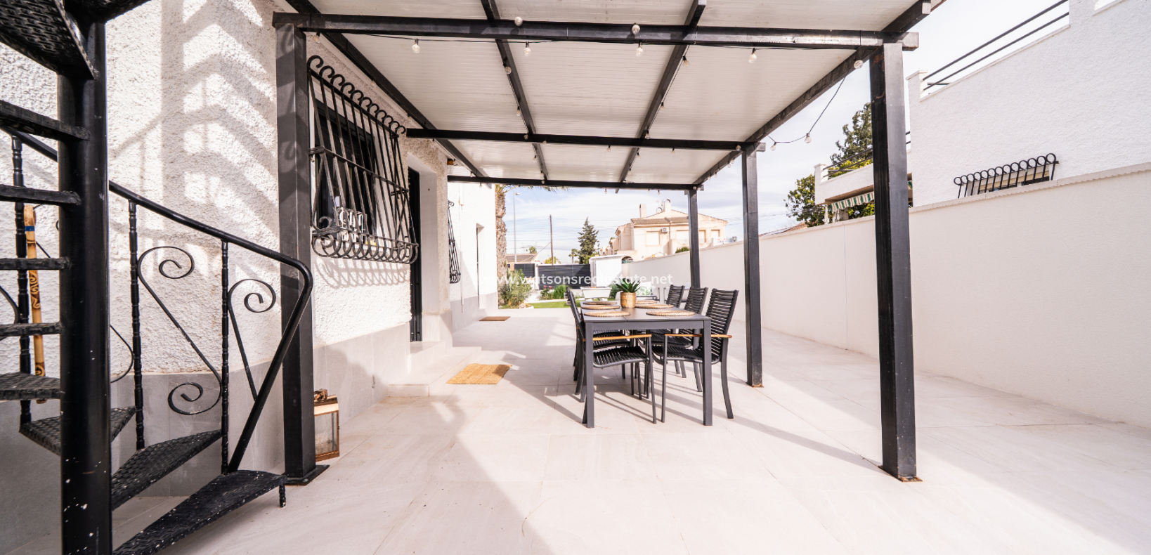 Resale - Detached - Urb. La Marina