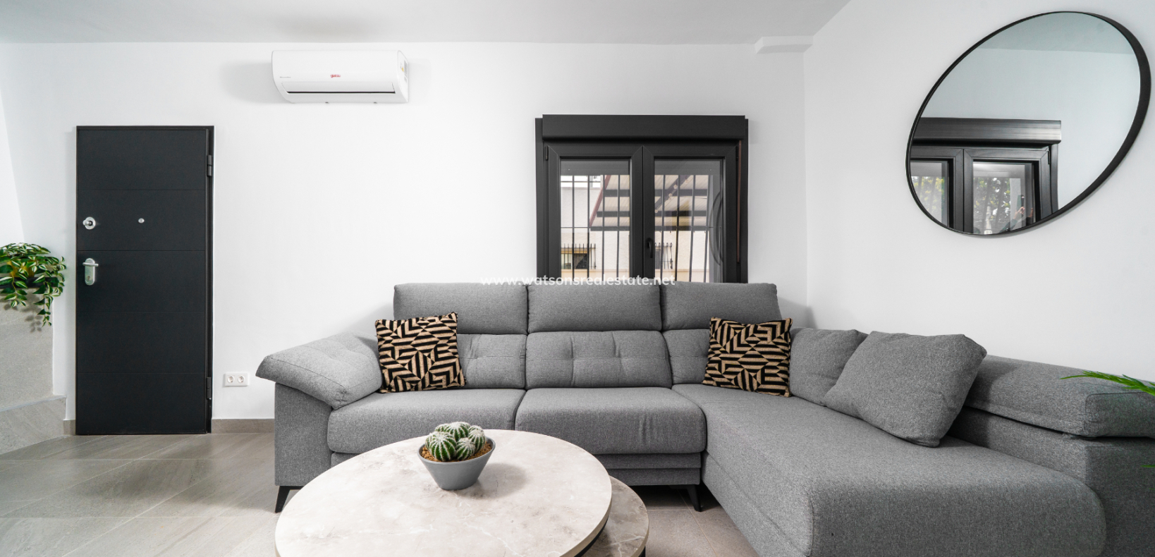 Resale - Detached - Urb. La Marina