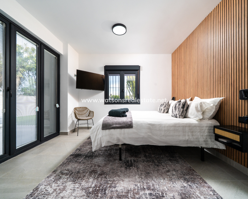 Resale - Detached - Urb. La Marina