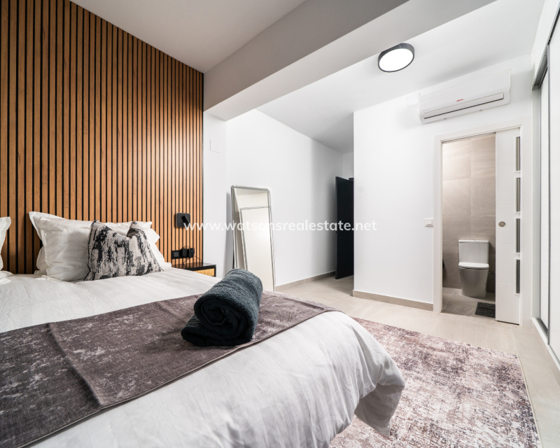 Resale - Detached - Urb. La Marina