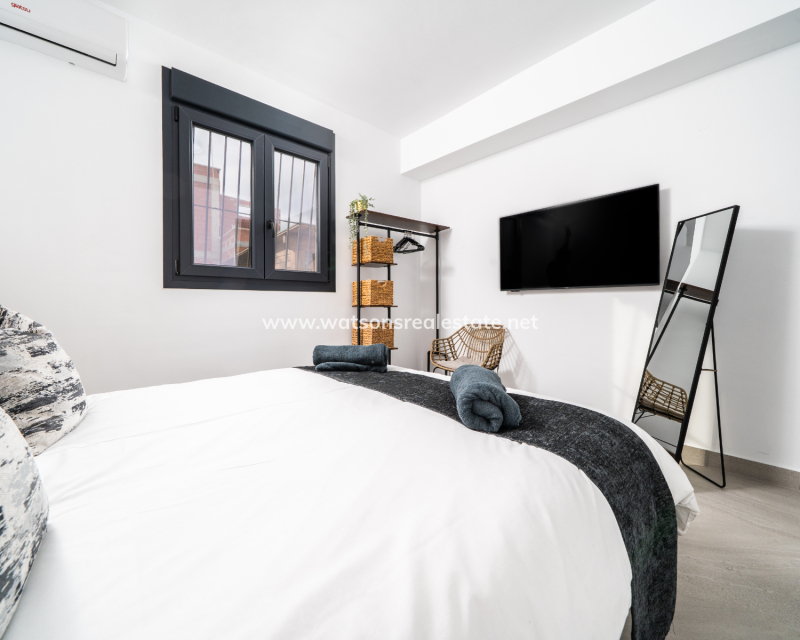 Resale - Detached - Urb. La Marina