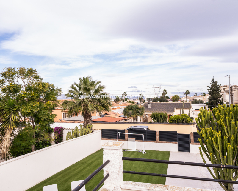 Resale - Detached - Urb. La Marina