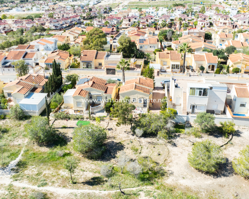 Resale - Detached - Urb. La Marina