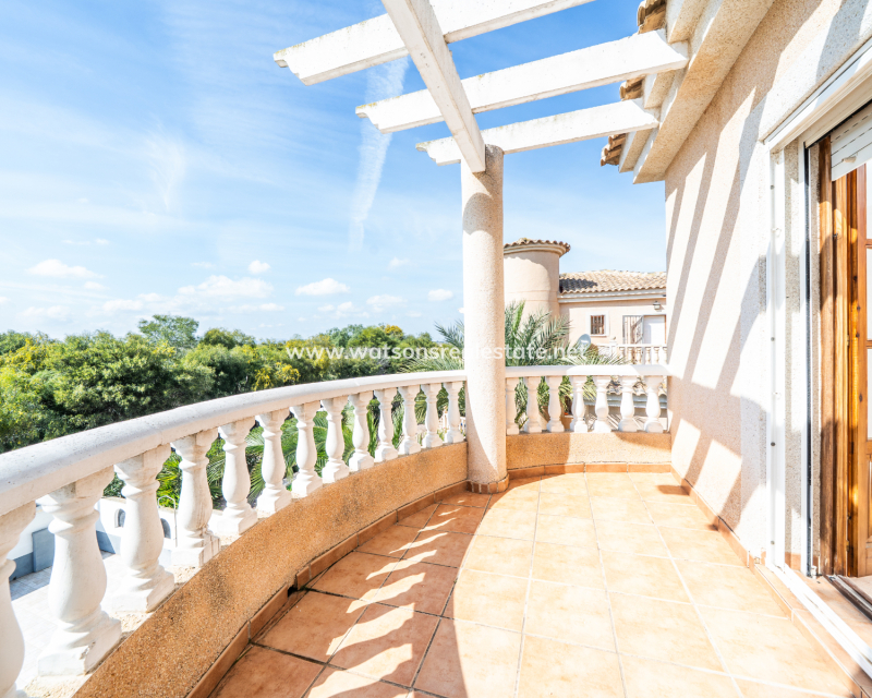 Resale - Detached - Urb. La Marina