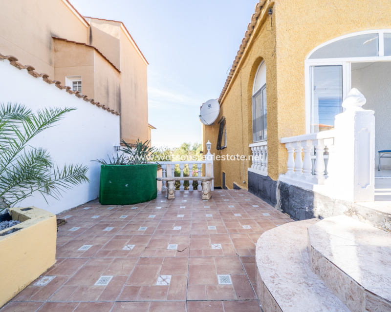 Resale - Detached - Urb. La Marina