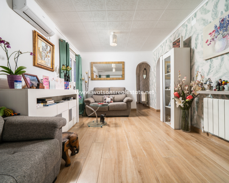 Resale - Detached - Urb. La Marina